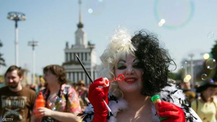 الفقاعات تتشكل غالبا بلون قوس قزح