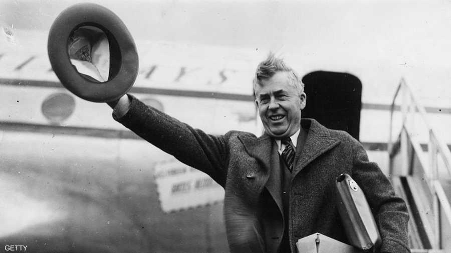 الديمقراطي هنري ولاس هو النائب الـ33 في تاريخ الولايات المتحدة، للرئيس فرانكلين روزفلت، في الفترة من 20 يونيو 1941 وحتى 20 يونيو 1945. ساهم ولاس في حسم أربعة تصويتات لمجلس الشيوخ