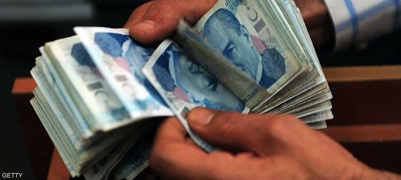 لم يسجل هذا التراجع في الليرة التركية حتى أيام محاولة الانقلاب الفاشلة منتصف يوليو الماضي.