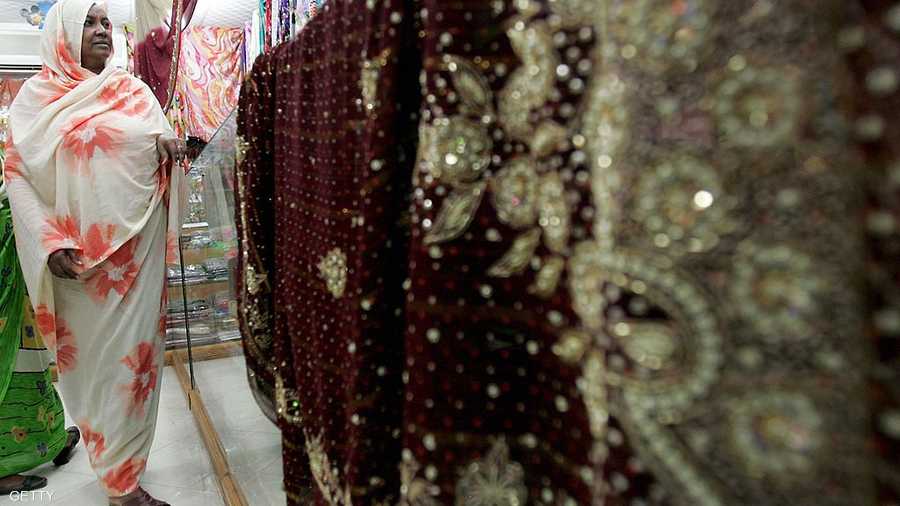 سيدة سودانية بزي تقليدي