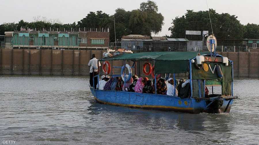 منظر التكسي النهري مألوف في السودان