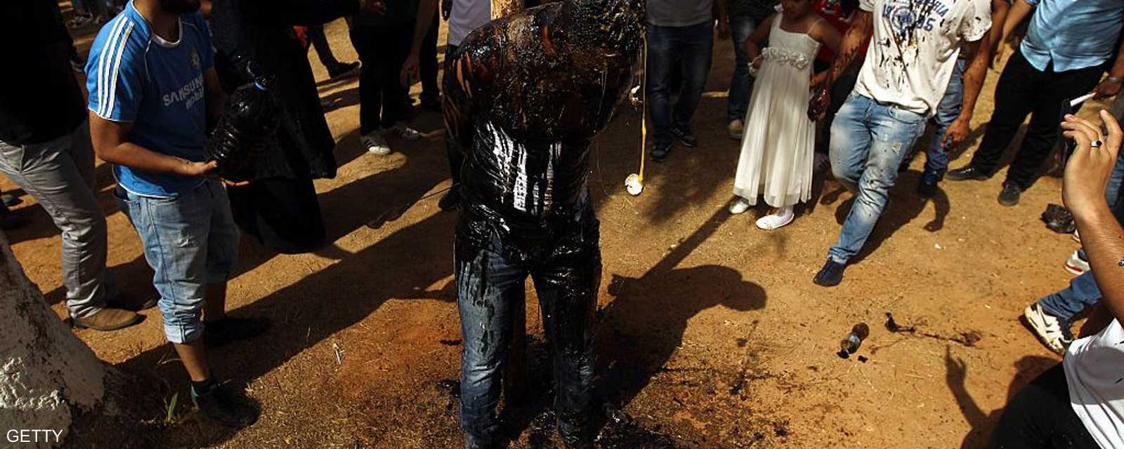 الابتهاج بتخرج طالب ليبي من خلاله رميه بالبيض والزيت