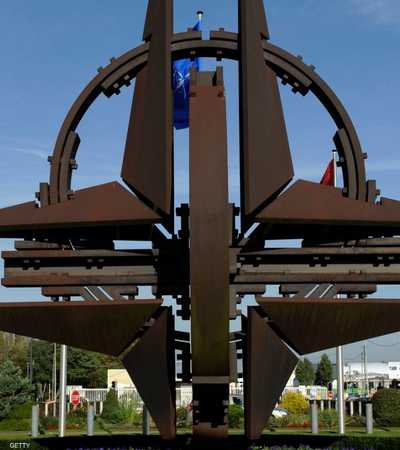 شعار الناتو أمام مقره الرئيسي في بروكسل