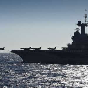 مقاتلات رافال الفرنسية تقلع من  على متن حاملة الطائرات شارل ديغول