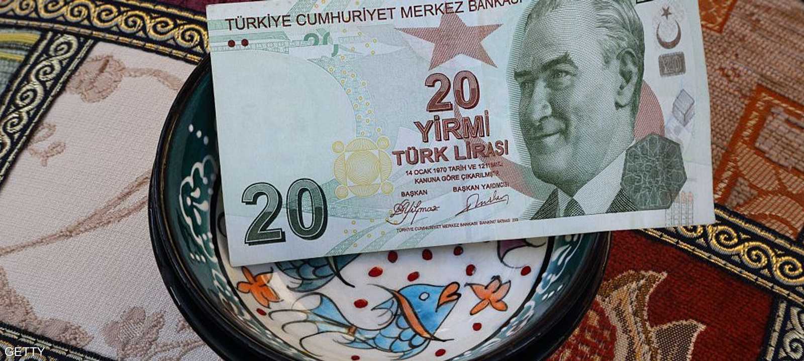 الليرة انخفضت، في 3 يناير، إلى مستوى تاريخي جديد مقابل الدولار