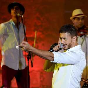 طرح مراقبون تساؤلات تثير الشكوك حول صحة الشكاية التي تقدمت بها الفتاة ضد لمجرد