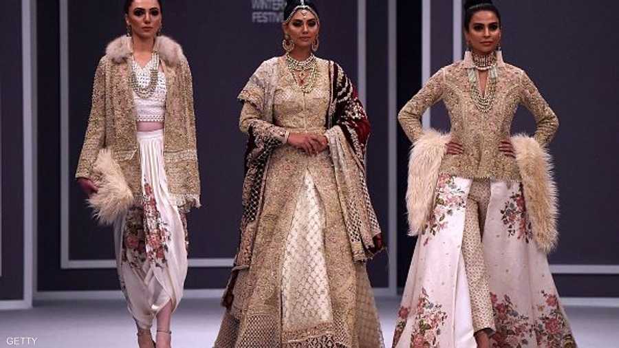 أزياء النساء يعكس تعدد الثقافات في باكستان