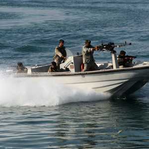 زورق حربي إيراني قرب مضيق هرمز - أرشيف.