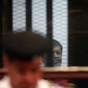 أمرت المحكمة المصرية بإعادة محاكمة الرئيس الأسبق