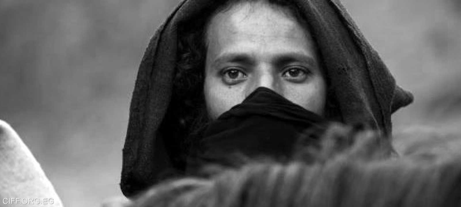 الفيلم يروي قصة حزينة لقافلة تمر بالصحراء