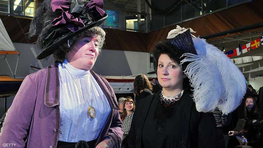 ريش النعام يتميز بمواصفات جمالية يمكن استخدامه في الديكور والإكسسوارات