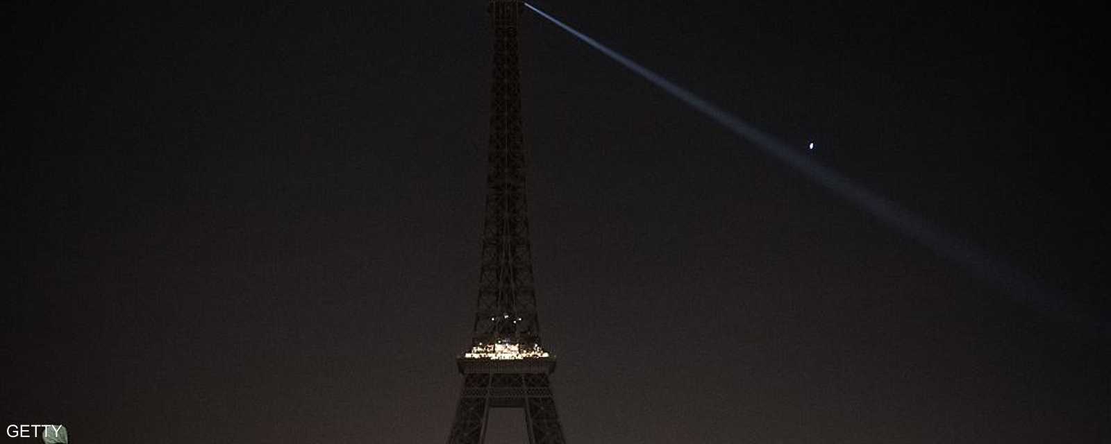 برج إيفل أظلمت أنواه تضامنا مع حلب