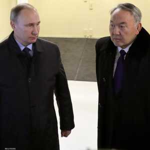 نزارباييف وبوتن خلال لقائهما في مدينة بطرسبرغ