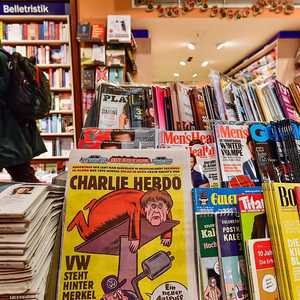 مجلة شارلي إبدو دائما ما تتهكم على الأحداث العالمية