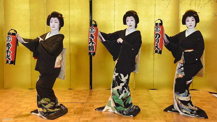 بسبب الجدل حول عمل الغيشا، وضعن أحياء معزولة