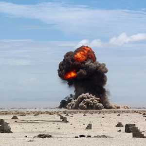 أرشيفية تظهر تفجير القوات اليمنية لقنابل زرعها تنظيم القاعدة