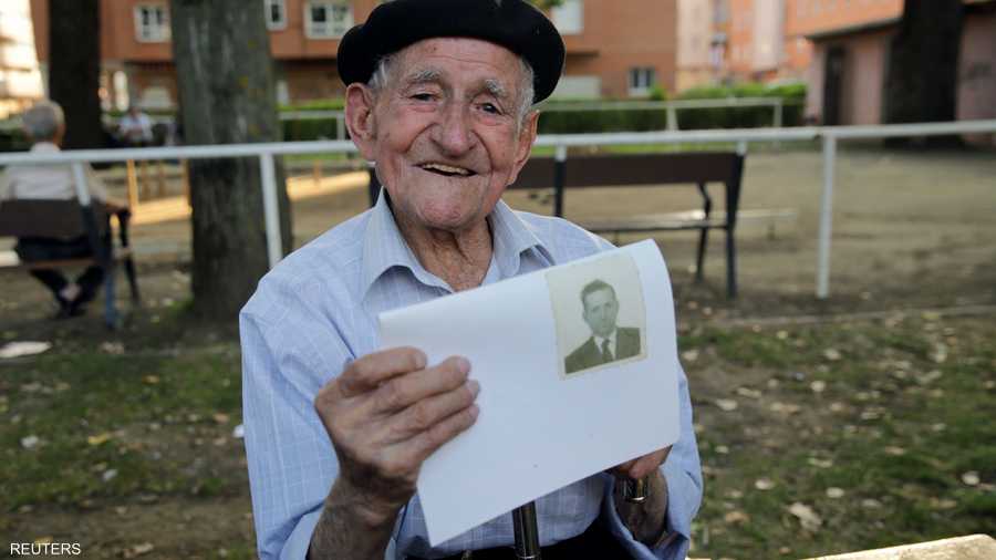 يقول كبار السن هنا إنهم يحافظون على صحتهم من خلال تناول العسل والحساء البارد