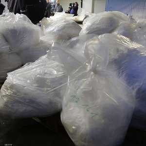 عثر موظفو الجمارك على 53 رطلا من بودرة الكريستال الأبيض