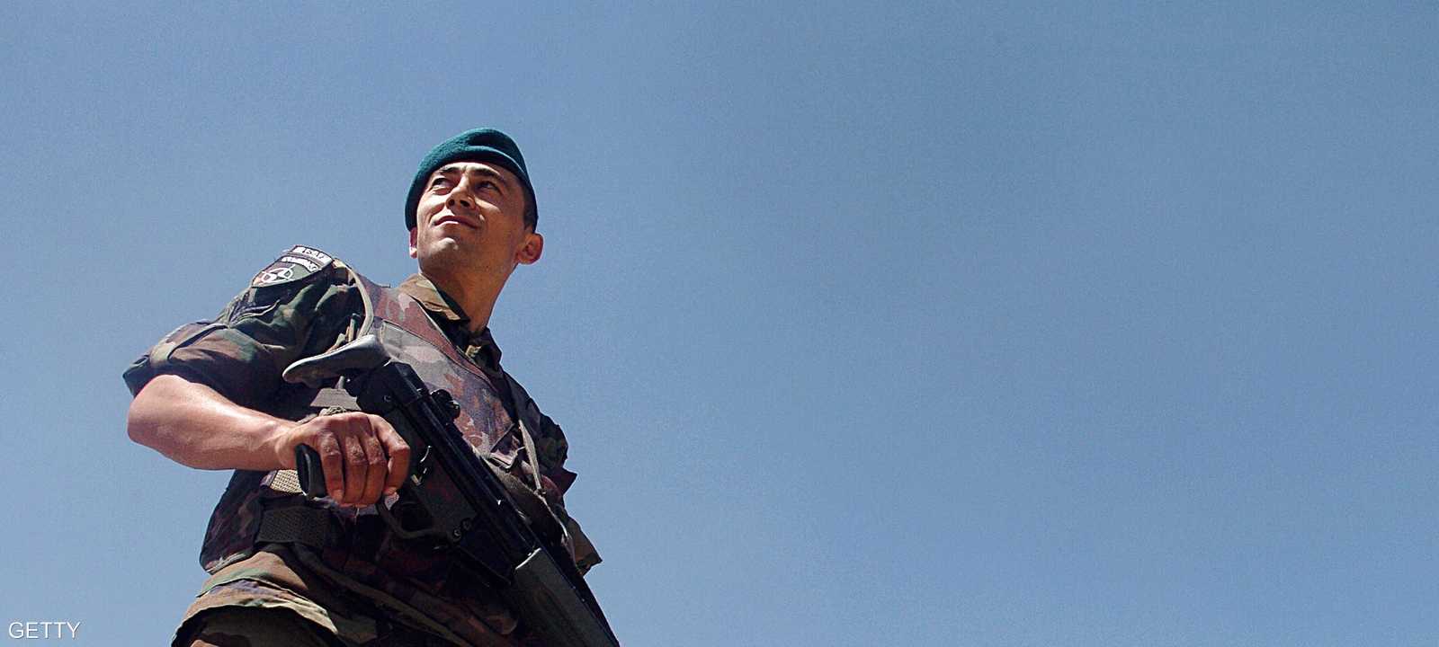 جندي تركي ضمن قوات حلف شمال الأطلسي