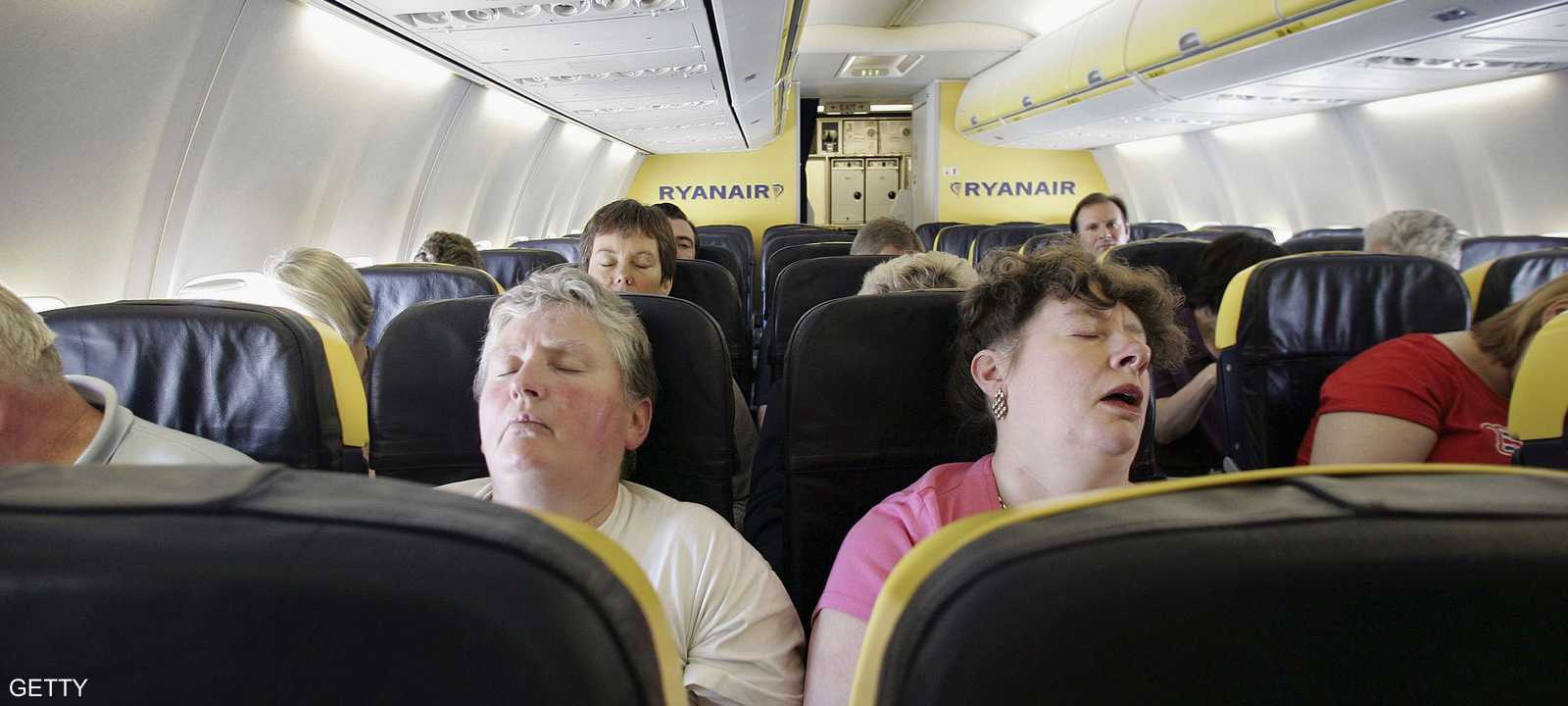 يعتبر النوم خلال إقلاع أو هبوط الطائرة من الأشياء التي يجب تجنبها