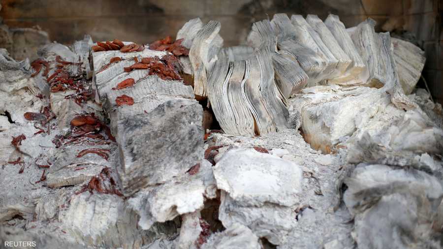 كتب أصبحت رمادا