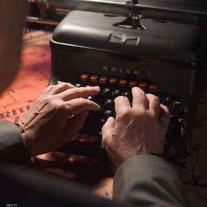 توم هانكس يمتلك أكثر من 100 آلة كاتبة