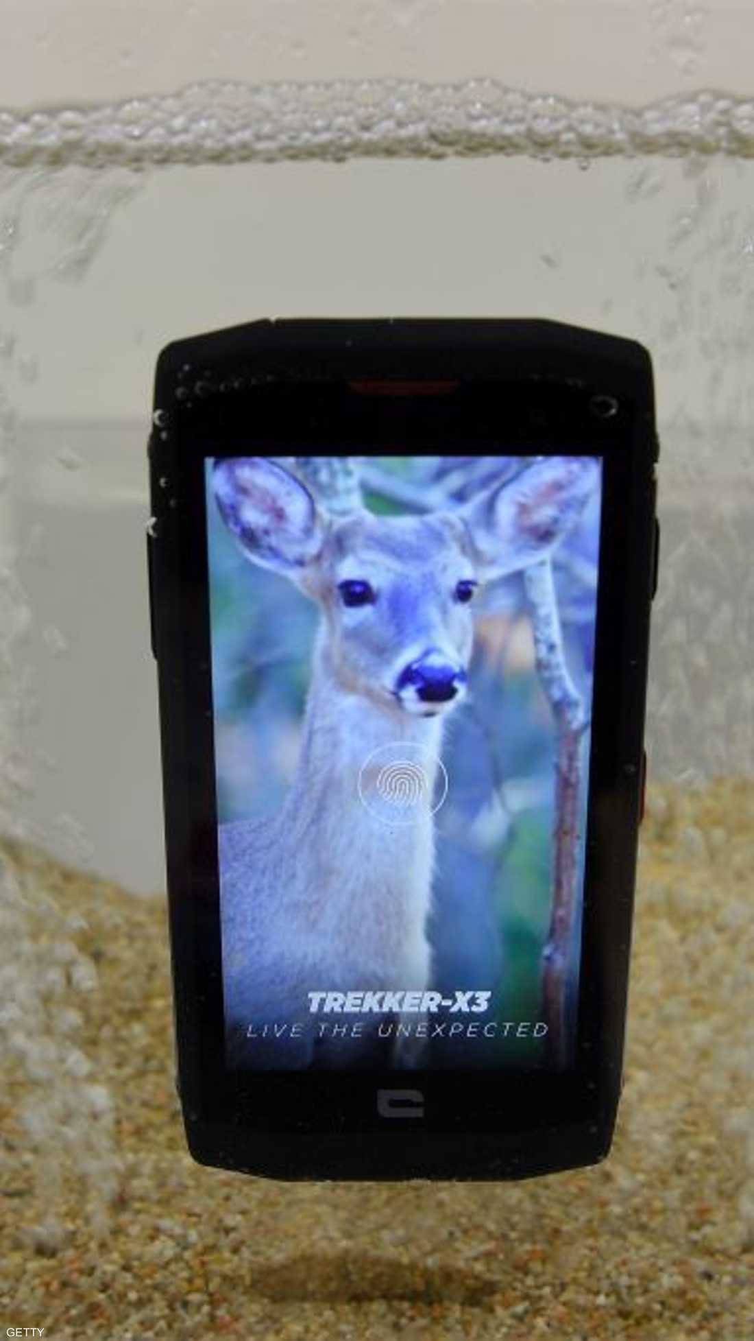 وضعت شركة كروس كول هاتفها الجديد تريكير في حوض ماء