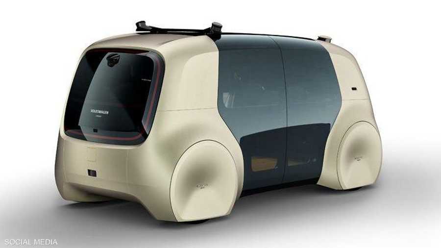 لا تحتوي السيارة على مقود