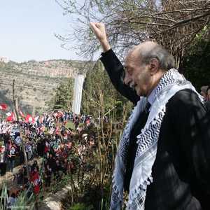 جنبلاط يؤيد التعديل على حكومة الحريري