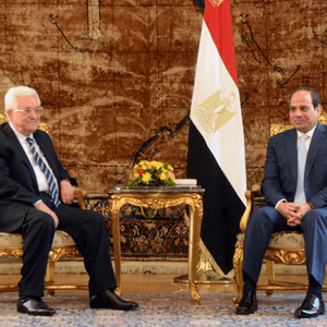 لقاء سابق بين السيسي وعباس في القاهرة- أرشيفية