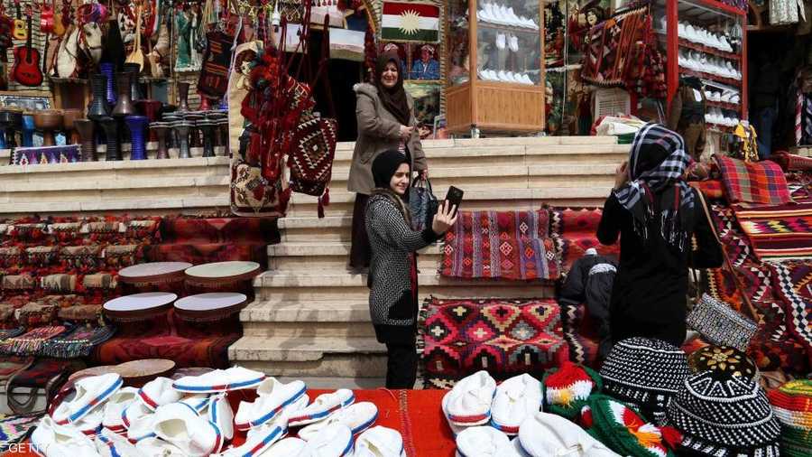 سيلفي وسط الأجواء التراثية