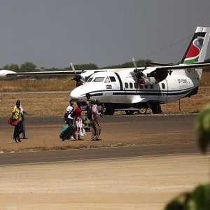 طائرة تجارية في مطار جوبا