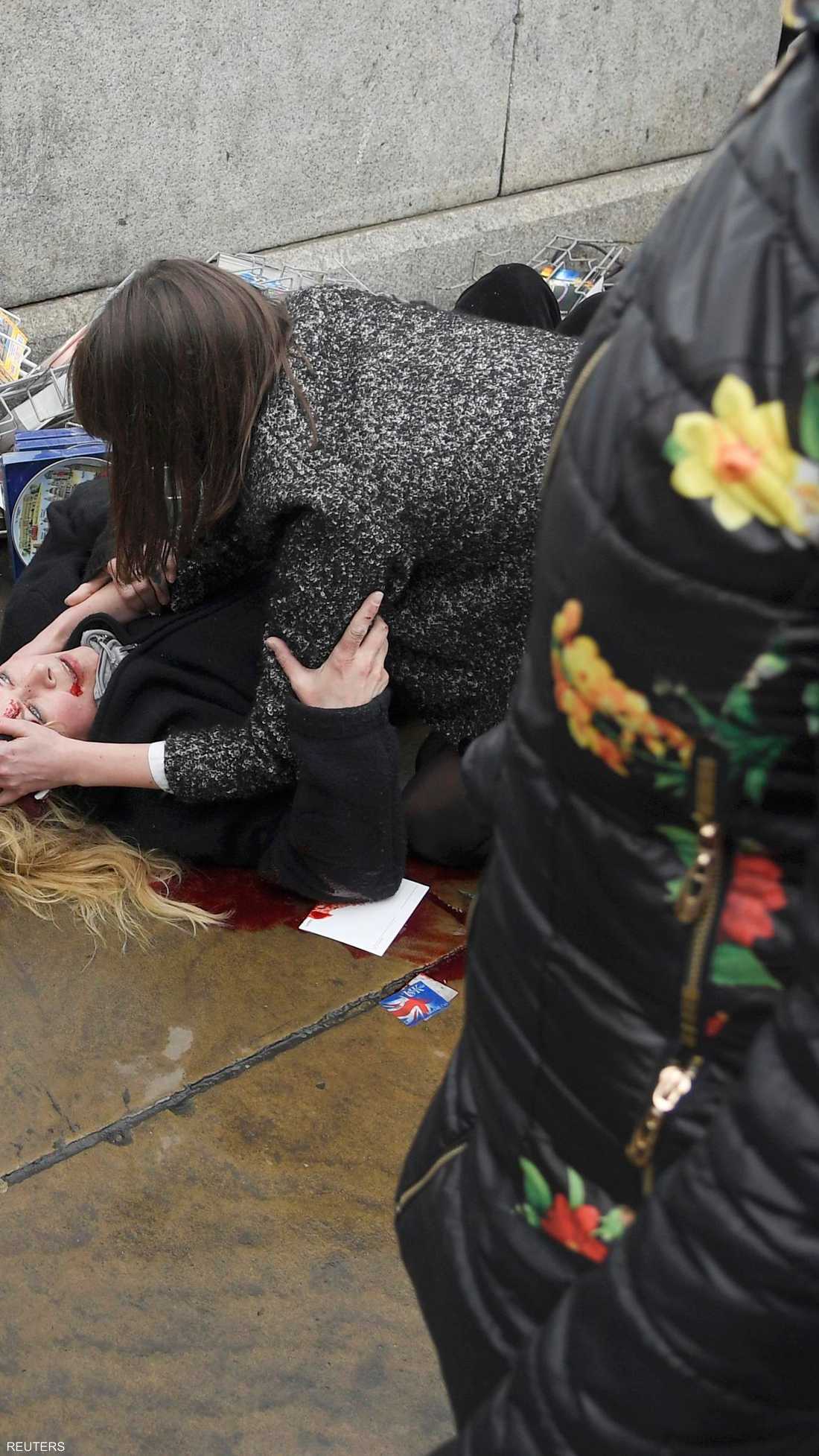 سيدة تنزف على جسر وستمنستر