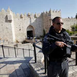 جندي إسرائيلي متمركز في  منطقة باب العامود في القدس