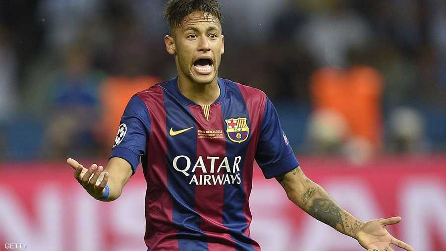 يدا نيمار مغطيتان بالوشوم