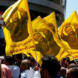 يرفعون صور البرغوثي خلال مهرجان- أرشيف