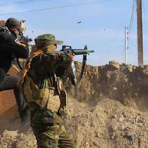 جنود عراقيون يطلقون النار على عناصر داعش- أرشيف