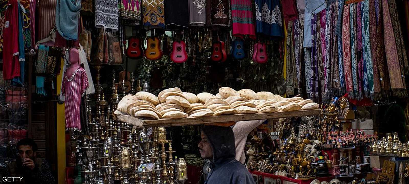 ستصرف الحكومة حوالي 14 جنيها إضافيا لكل مواطن (أرشيف)