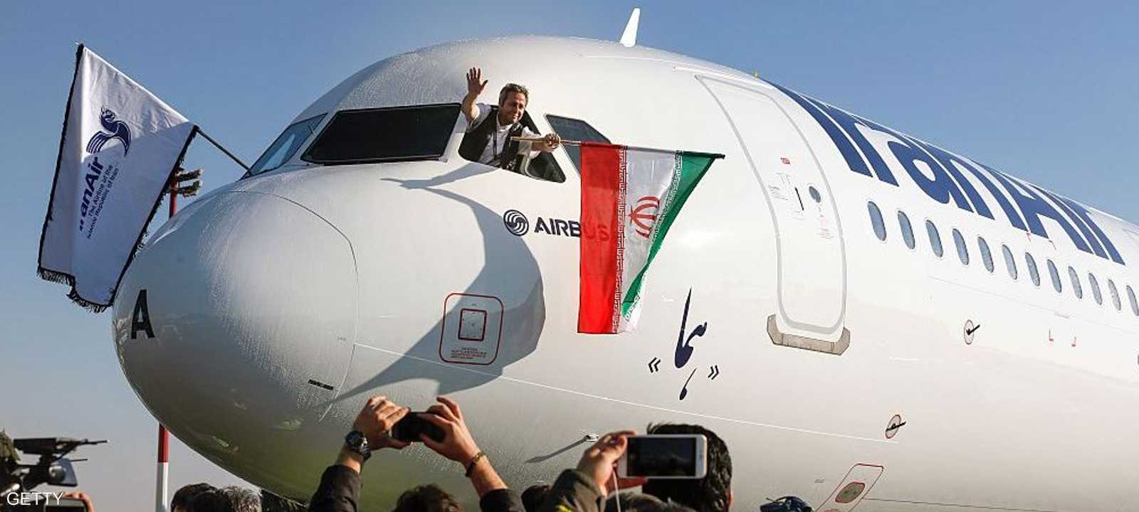 أثناء وصول احدى طائرات الإيرباص التي اشترتها إيران