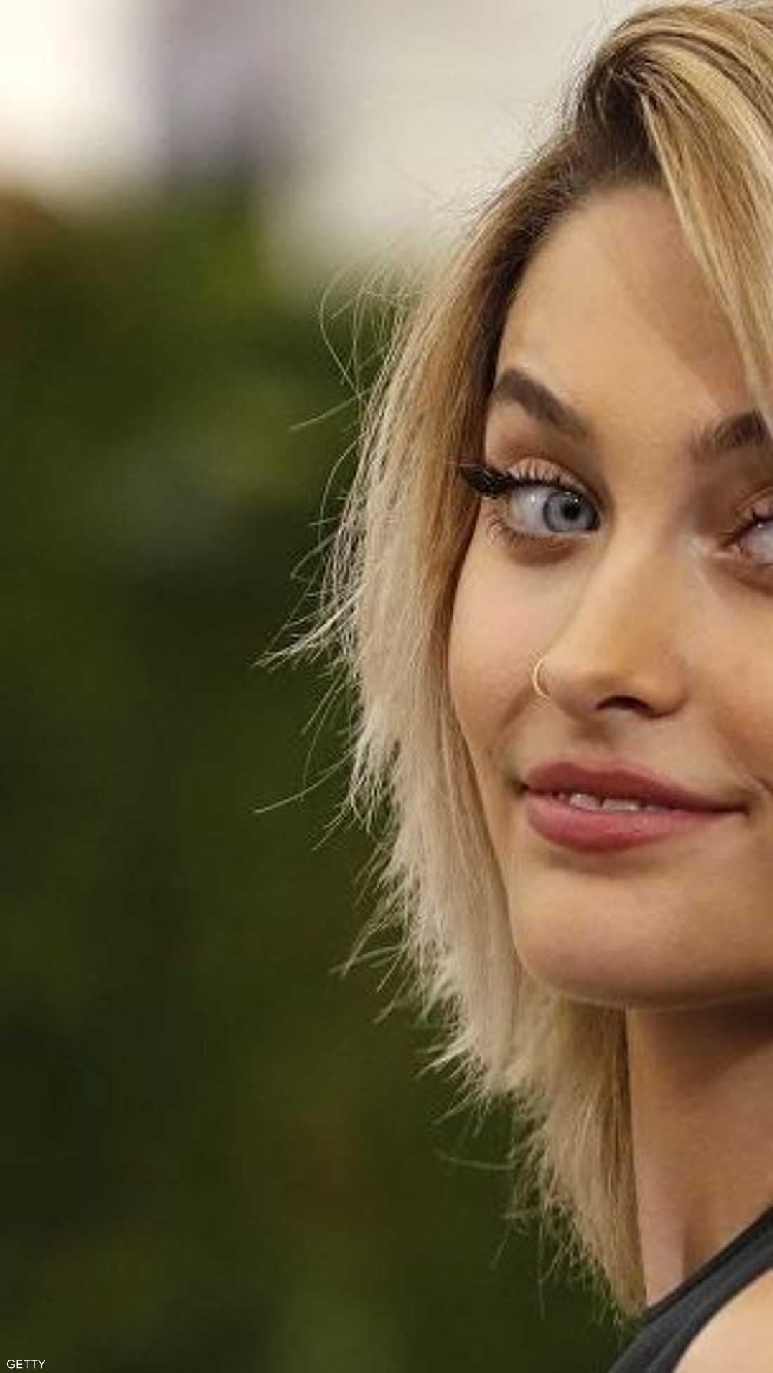 واجهت عارضة الأزياء انتقادات حادة بعد نشر صورتها وهي عارية