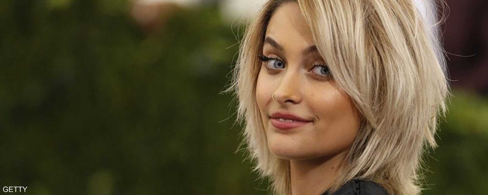 واجهت عارضة الأزياء انتقادات حادة بعد نشر صورتها وهي عارية