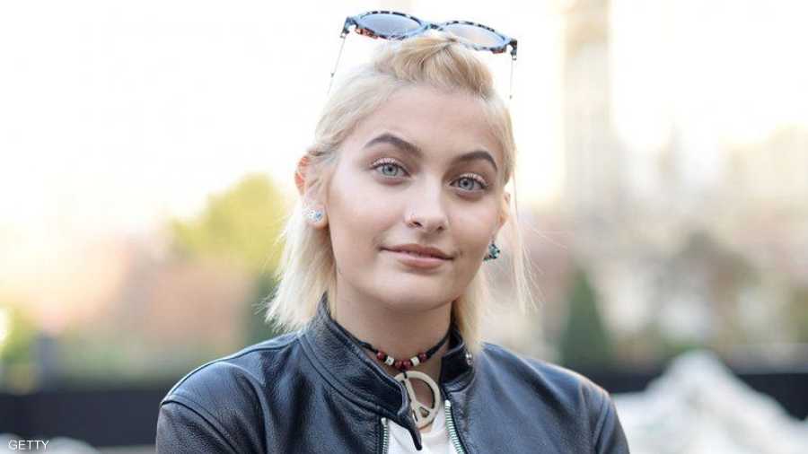 رأت أن كونها عارية يجعلها أكثر اتصالا بالأرض