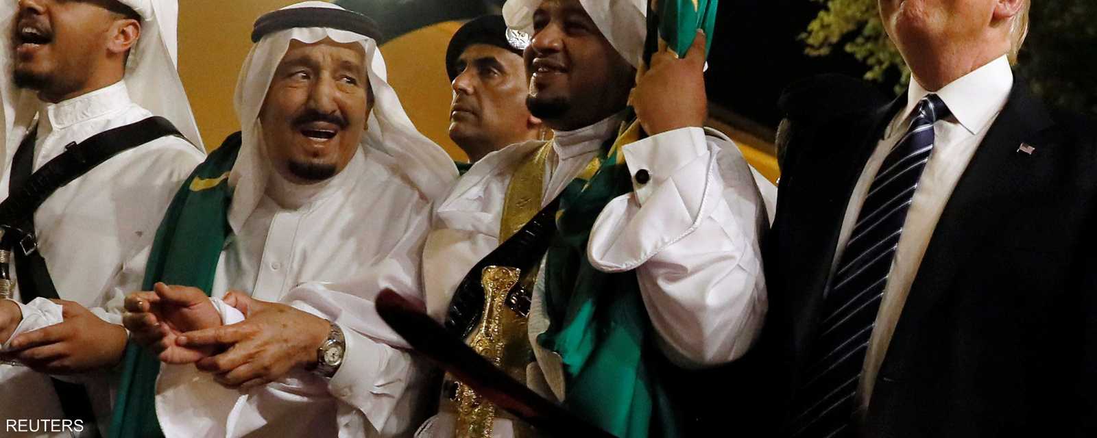 أدى ترامب رقصة "العرضة" بصحبة العاهل السعودي