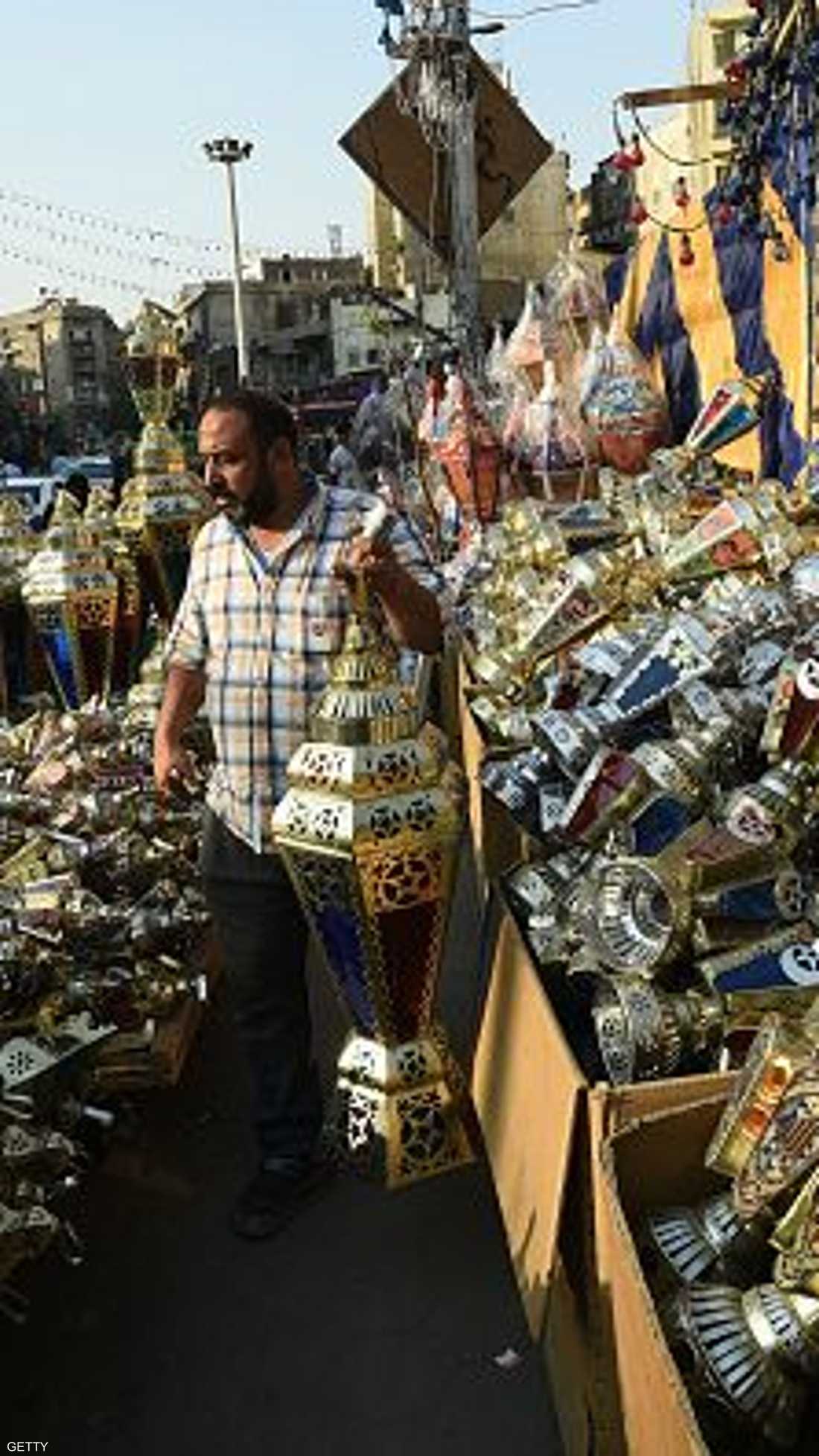 صناعة الفوانيس تستمر طيلة العام في مصر