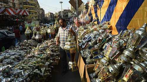 صناعة الفوانيس تستمر طيلة العام في مصر