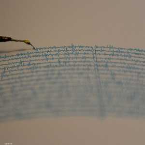 أرشيفية لجهاز رصد الزلازل