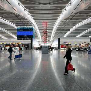 من إحدى صالات مطار هيثرو