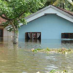 سيول وانهيارات أرضية في سريلانكا