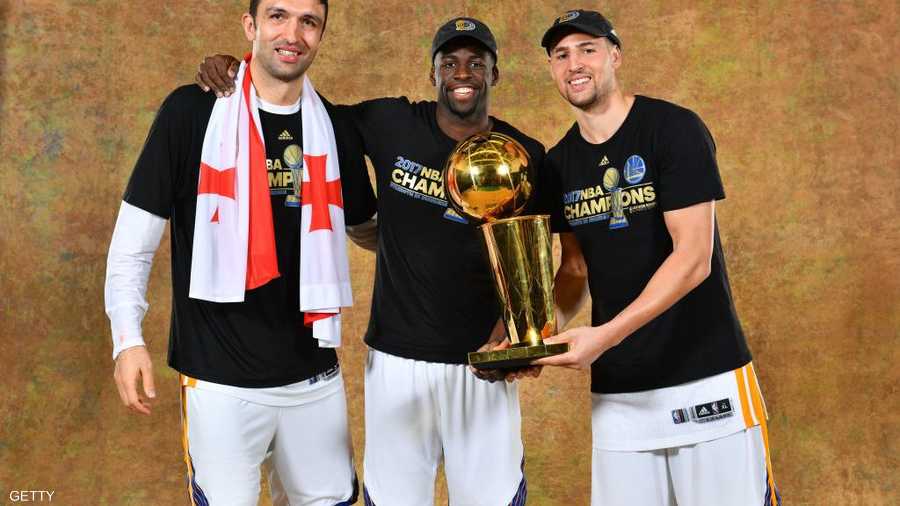 لقطة تجمع 3 من نجوم الفريق، تومسون وغرين وباتشوليا.