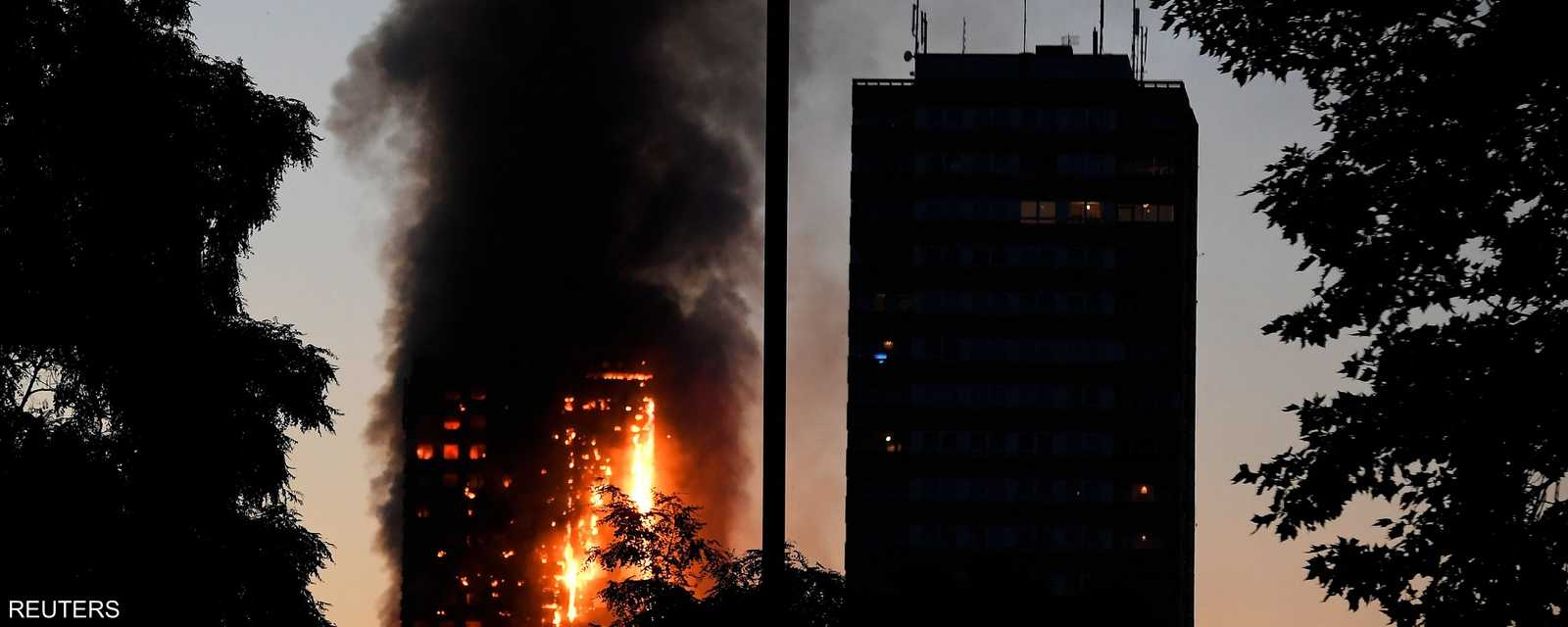 تم إجلاء السكان من البرج السكني المشتعل